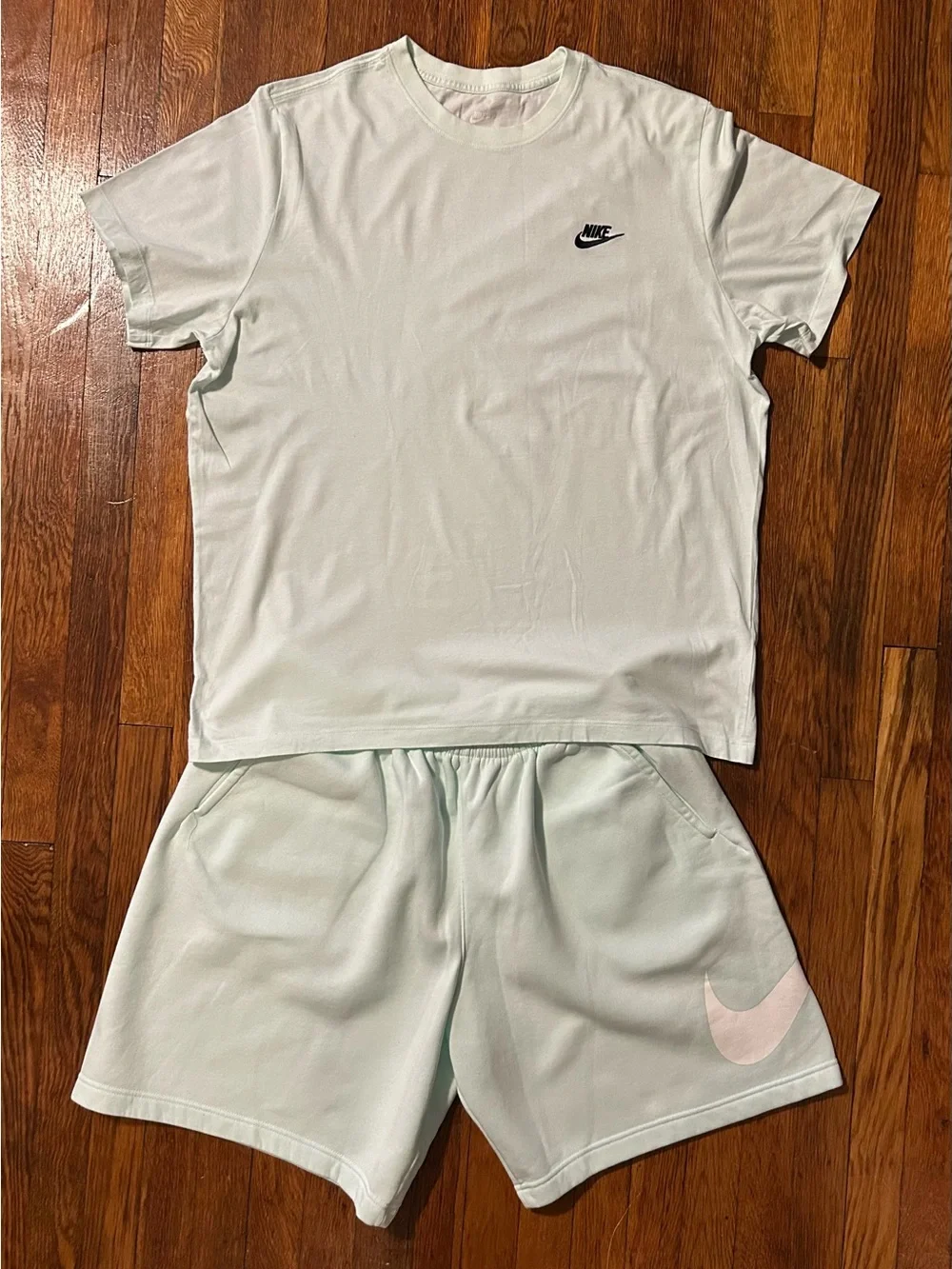 Nike Sportswear Club Set Barely Green Size XL T Shirt & Shorts